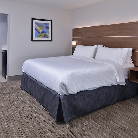 Holiday Inn Express & Suites - Marshalltown By Ihg Екстериор снимка