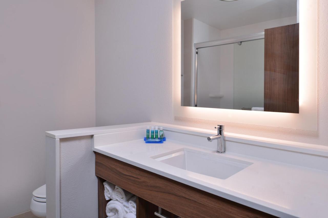 Holiday Inn Express & Suites - Marshalltown By Ihg Екстериор снимка