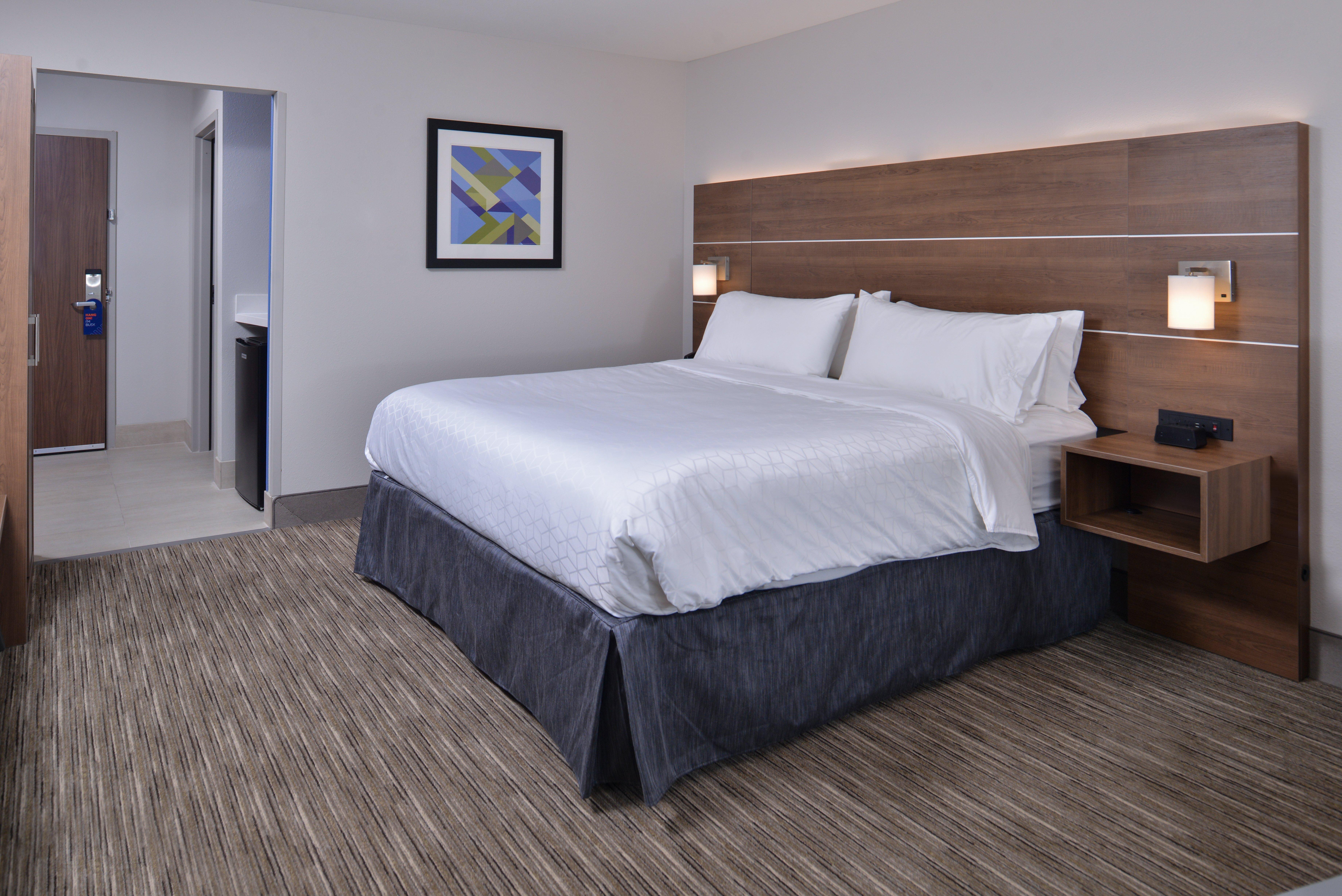 Holiday Inn Express & Suites - Marshalltown By Ihg Екстериор снимка