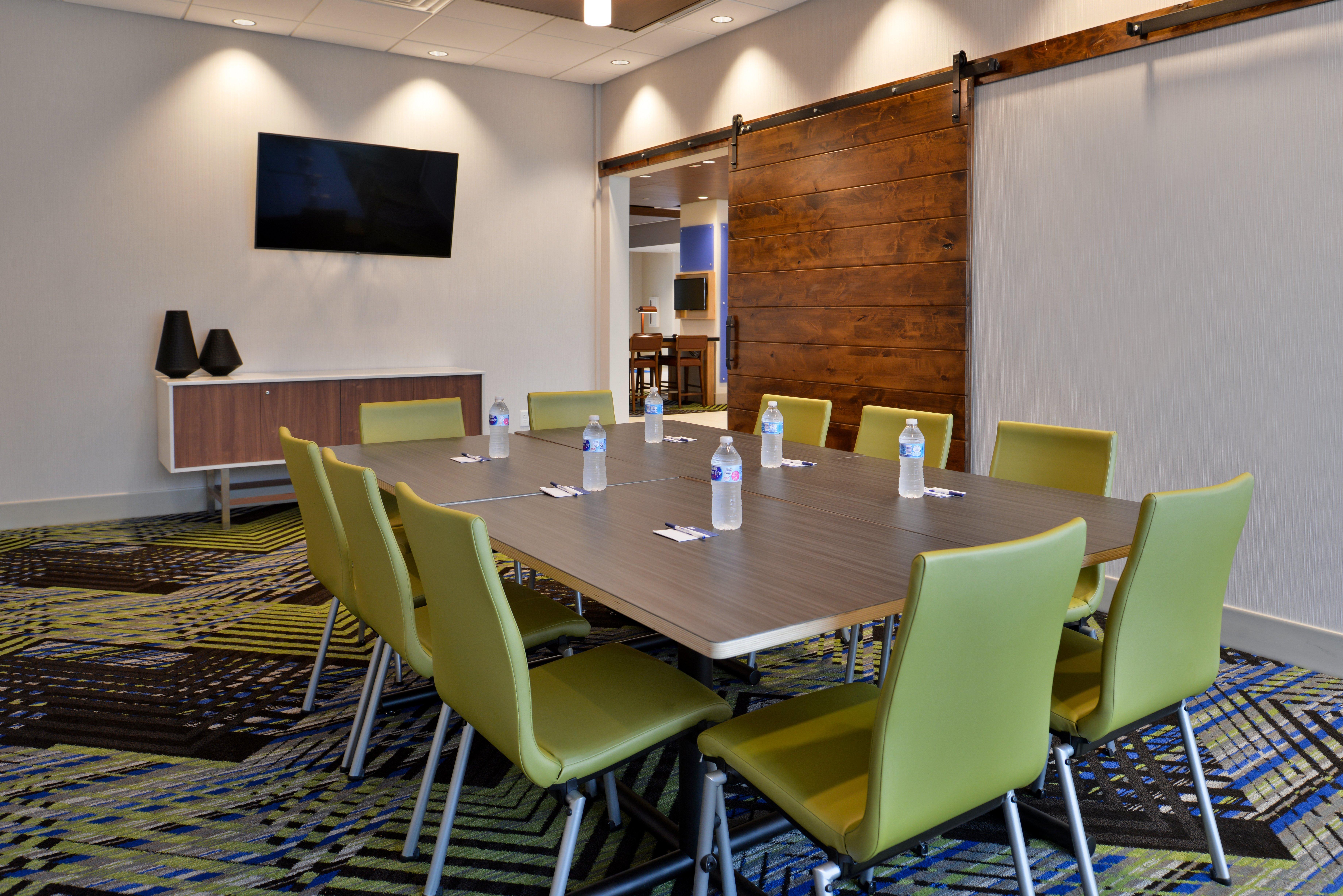 Holiday Inn Express & Suites - Marshalltown By Ihg Екстериор снимка