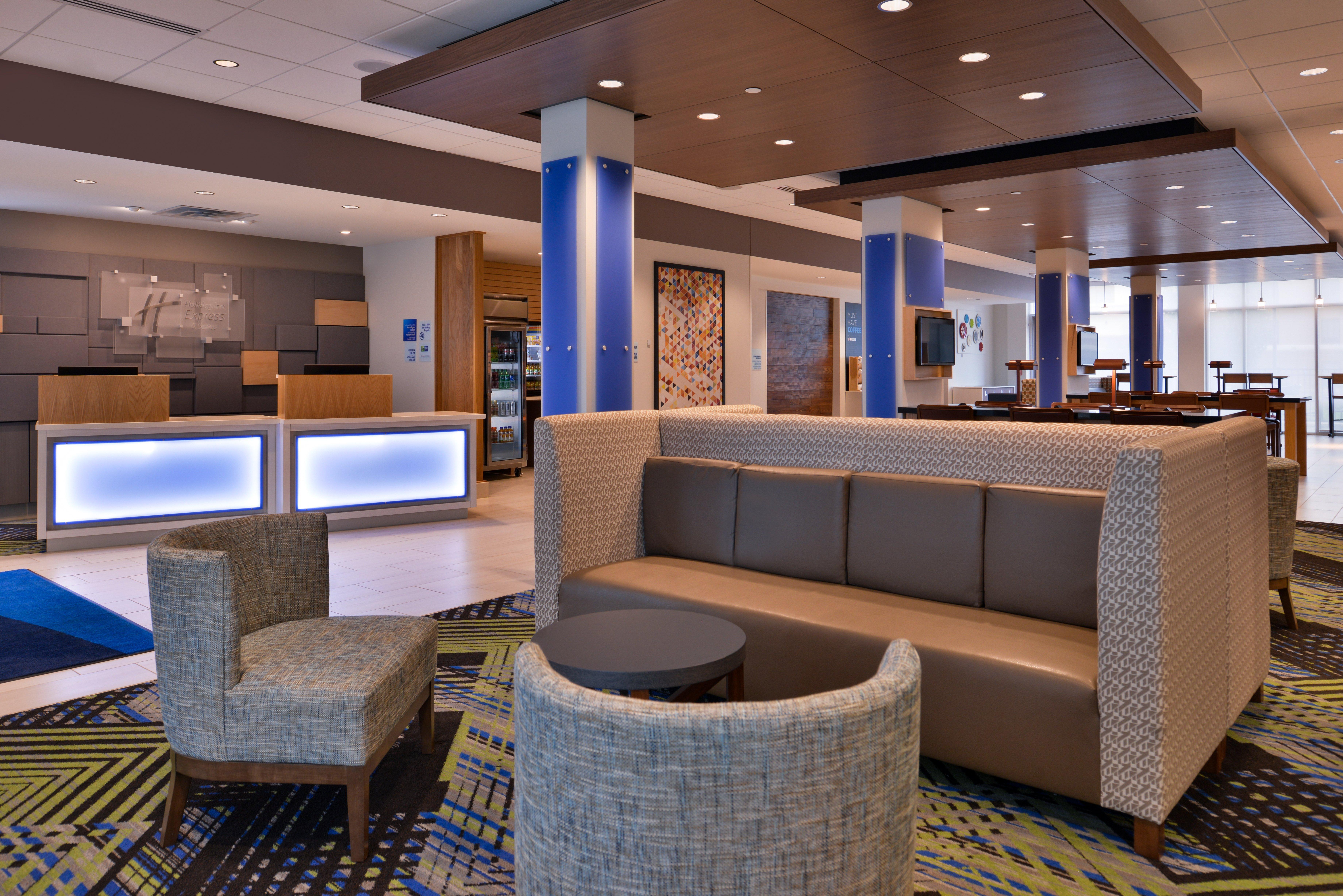 Holiday Inn Express & Suites - Marshalltown By Ihg Екстериор снимка