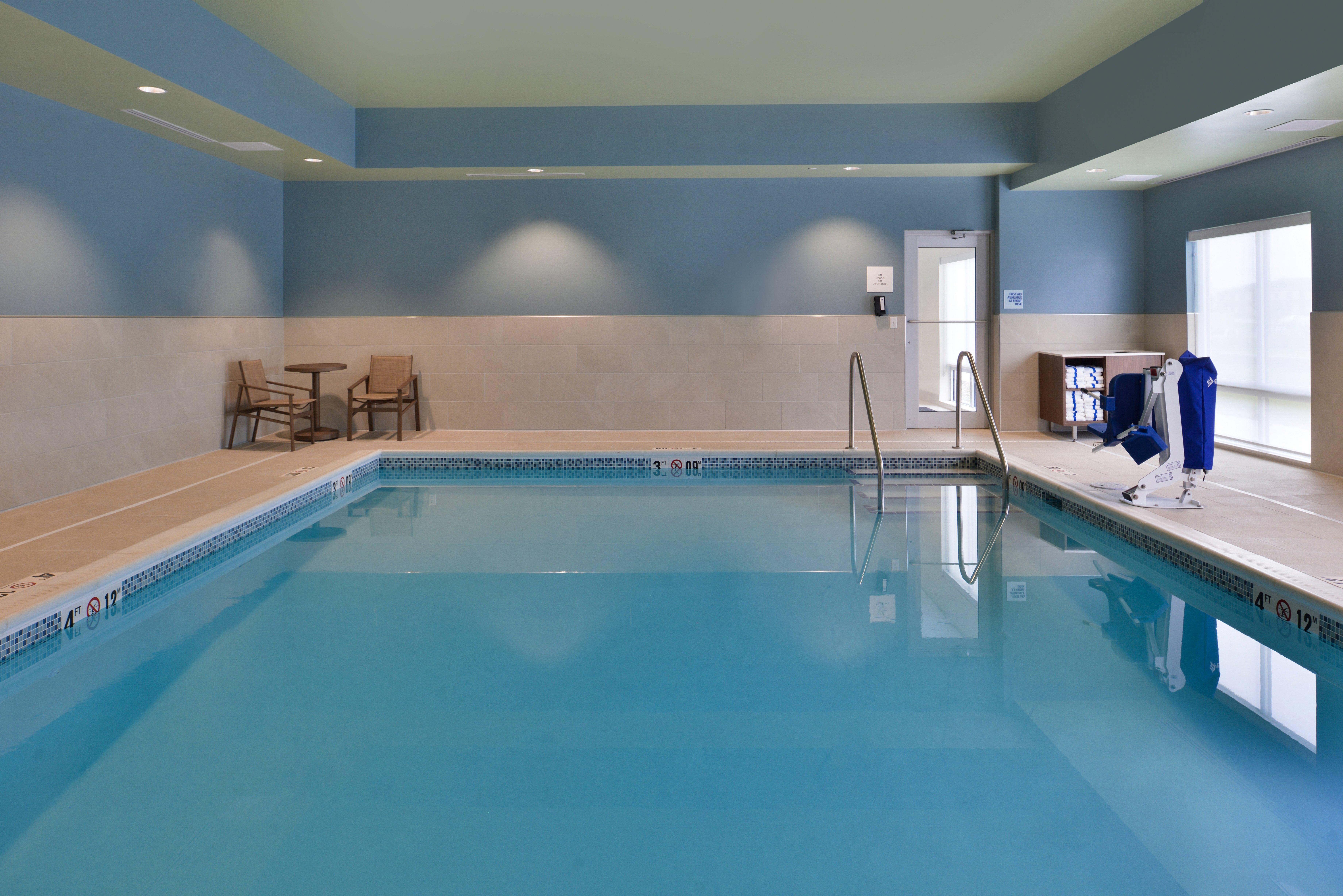 Holiday Inn Express & Suites - Marshalltown By Ihg Екстериор снимка