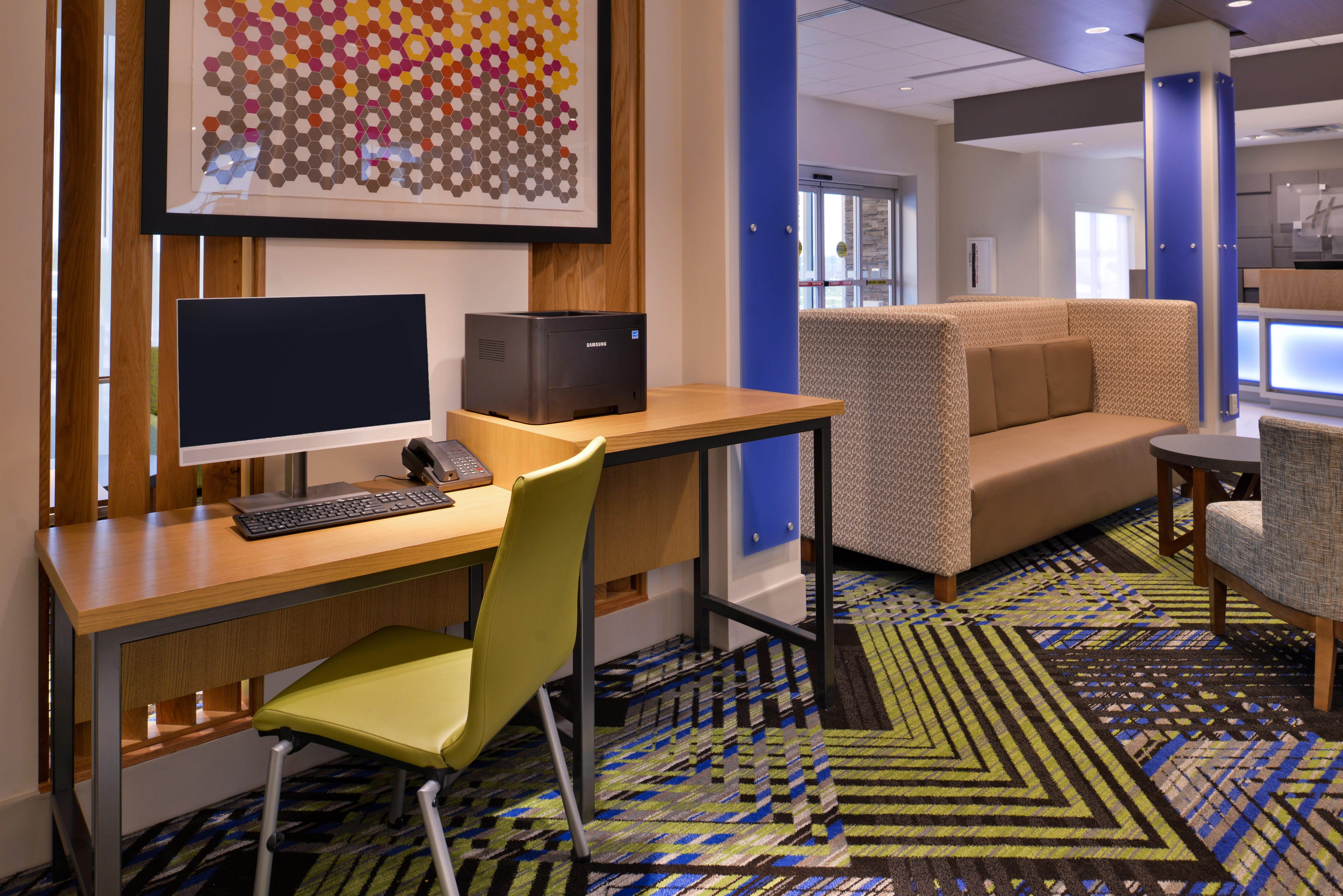 Holiday Inn Express & Suites - Marshalltown By Ihg Екстериор снимка