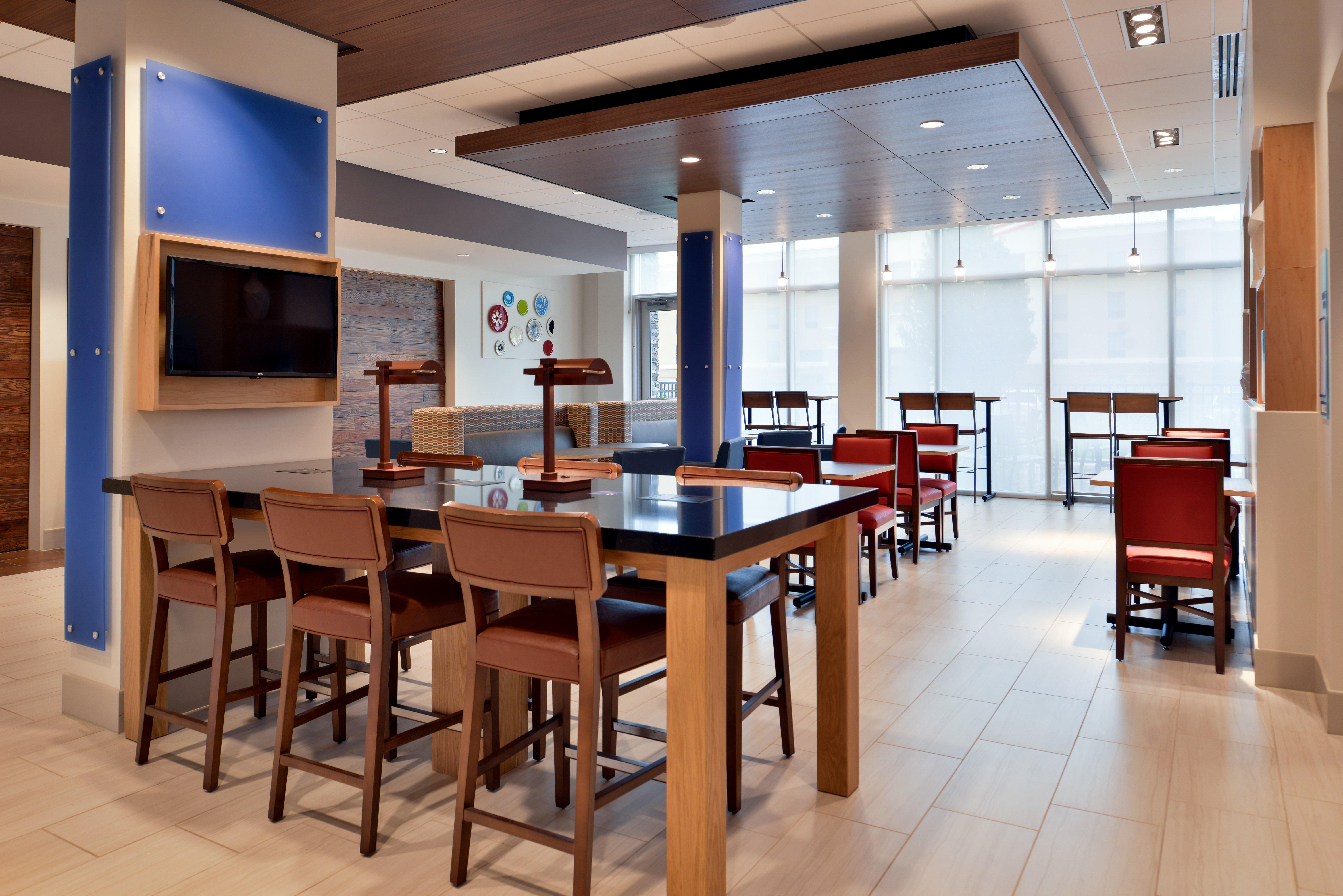 Holiday Inn Express & Suites - Marshalltown By Ihg Екстериор снимка