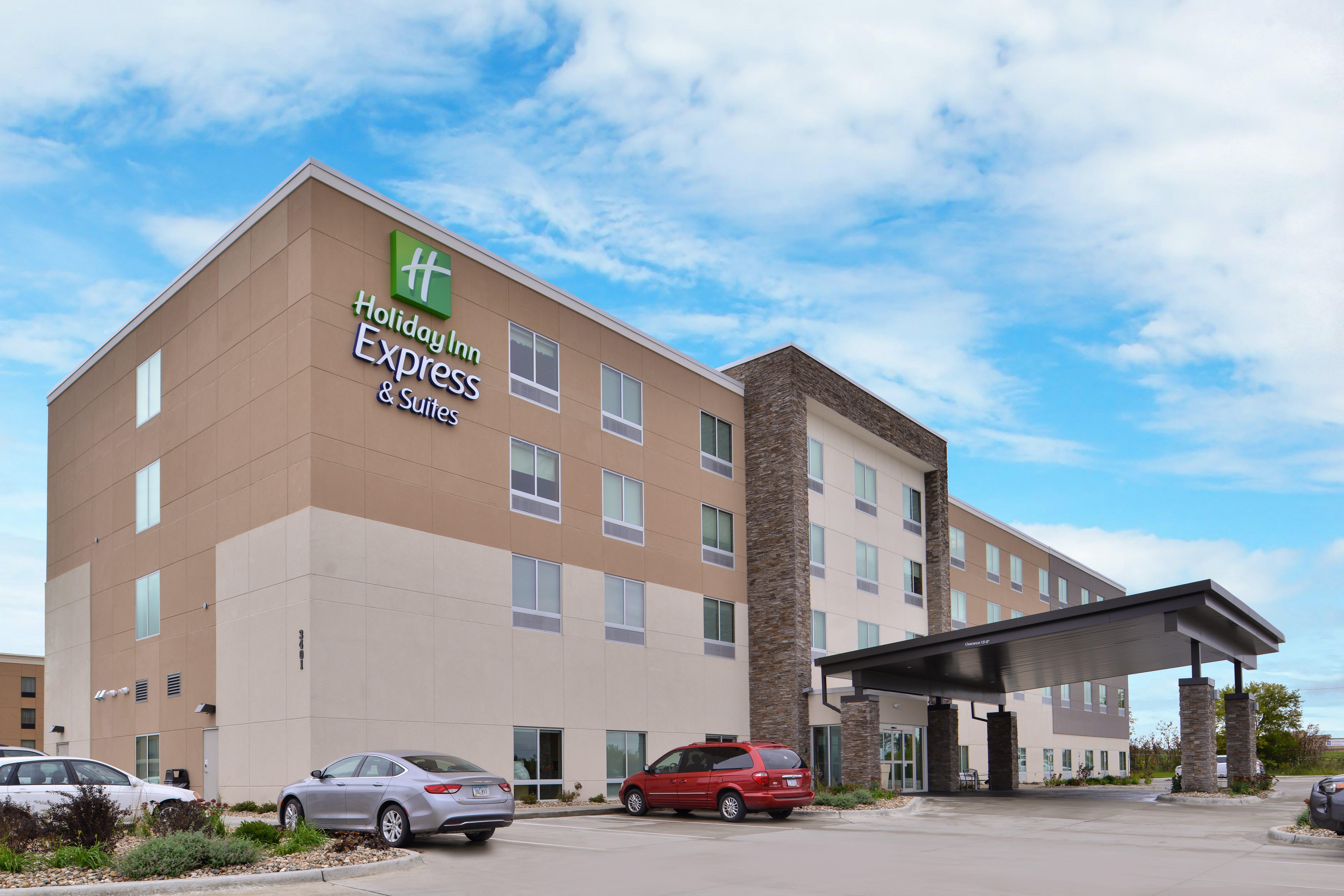 Holiday Inn Express & Suites - Marshalltown By Ihg Екстериор снимка