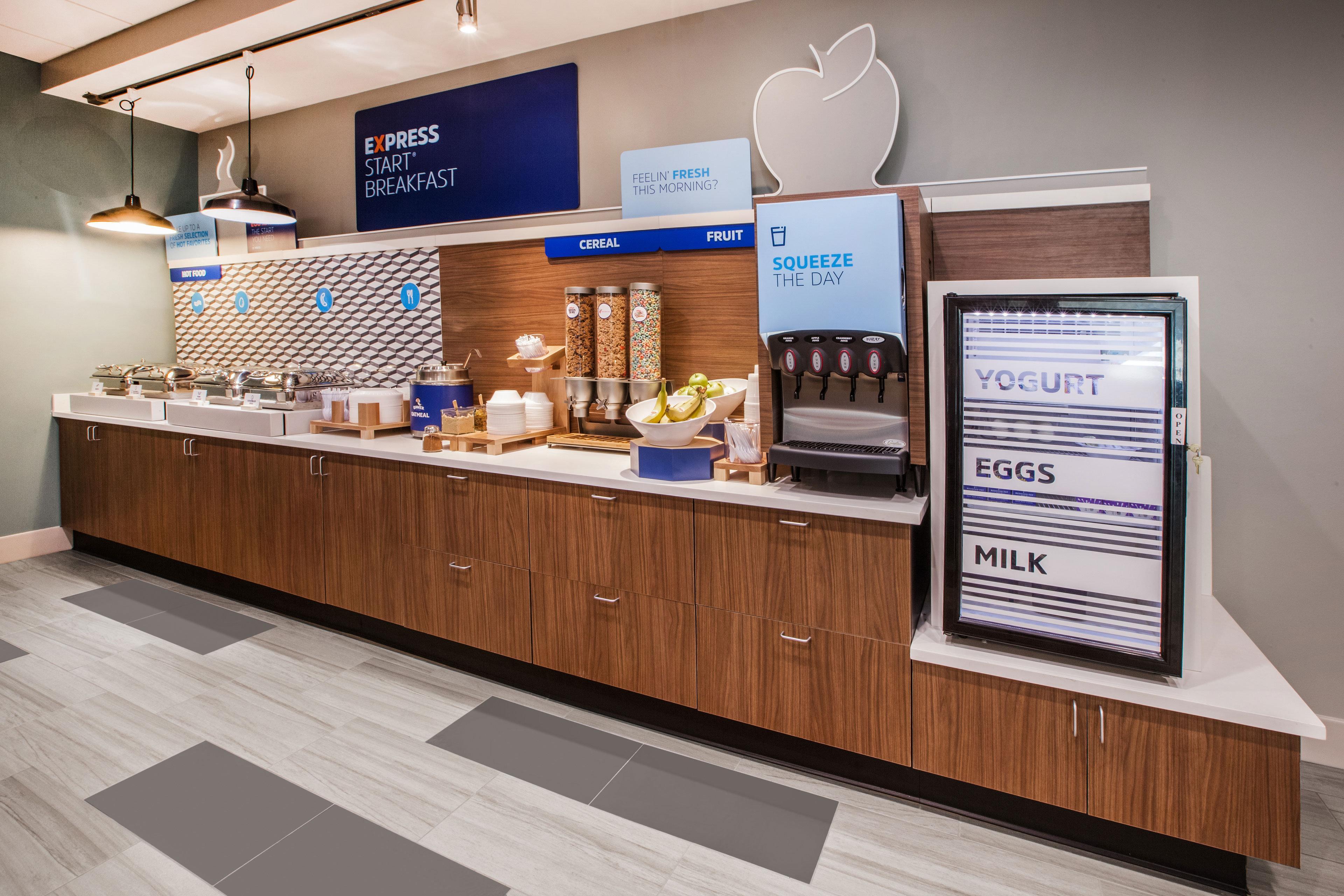 Holiday Inn Express & Suites - Marshalltown By Ihg Екстериор снимка