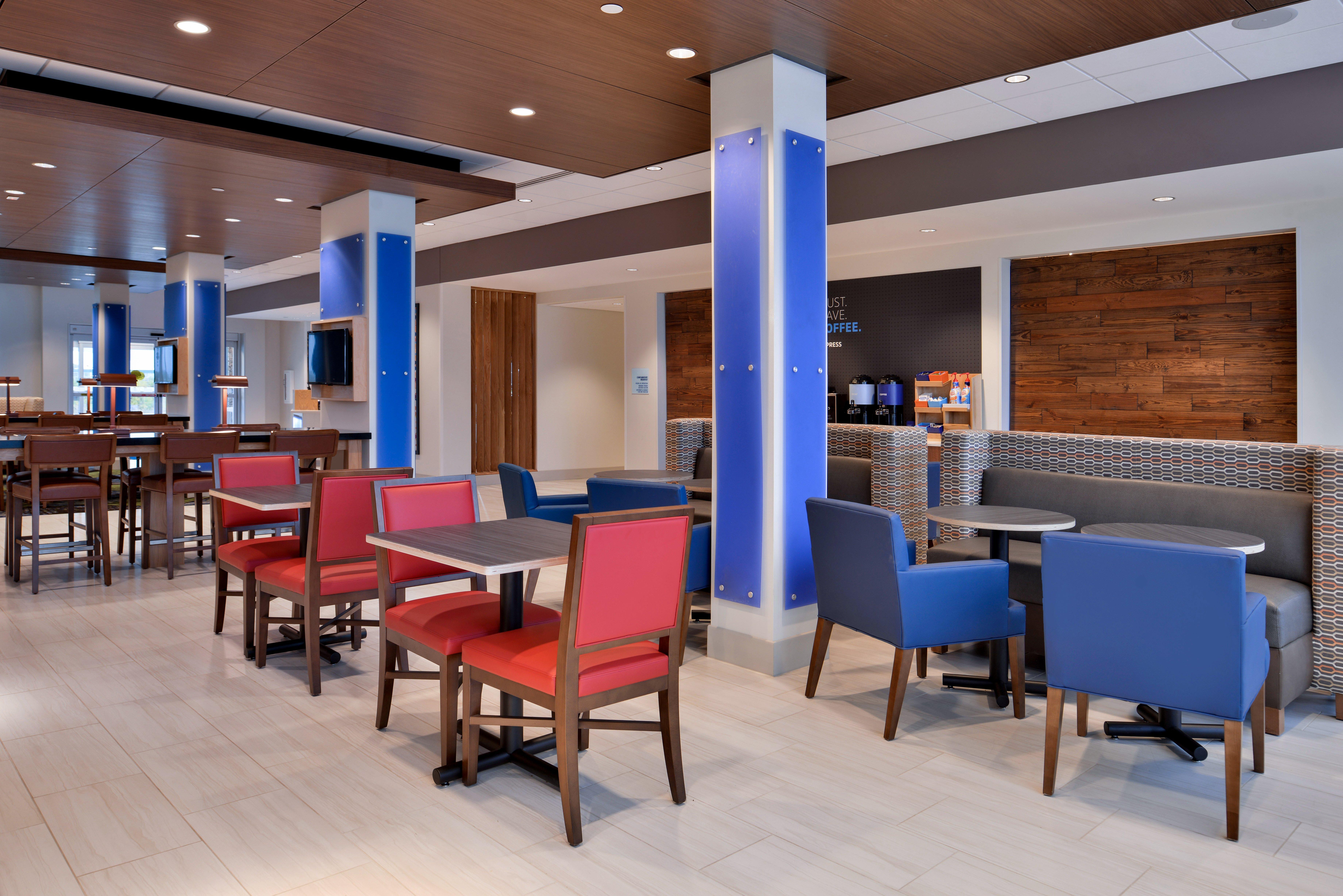 Holiday Inn Express & Suites - Marshalltown By Ihg Екстериор снимка