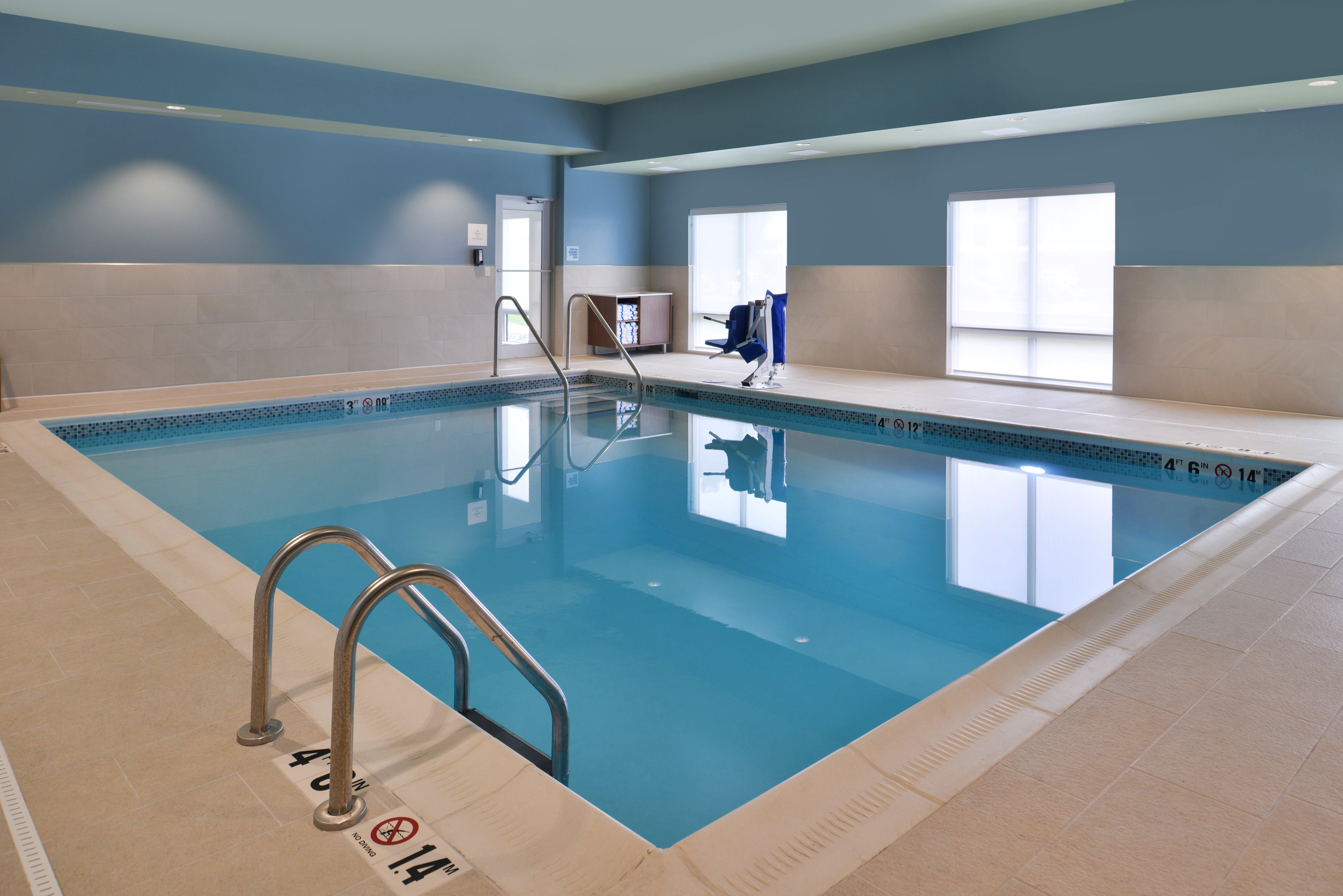 Holiday Inn Express & Suites - Marshalltown By Ihg Екстериор снимка