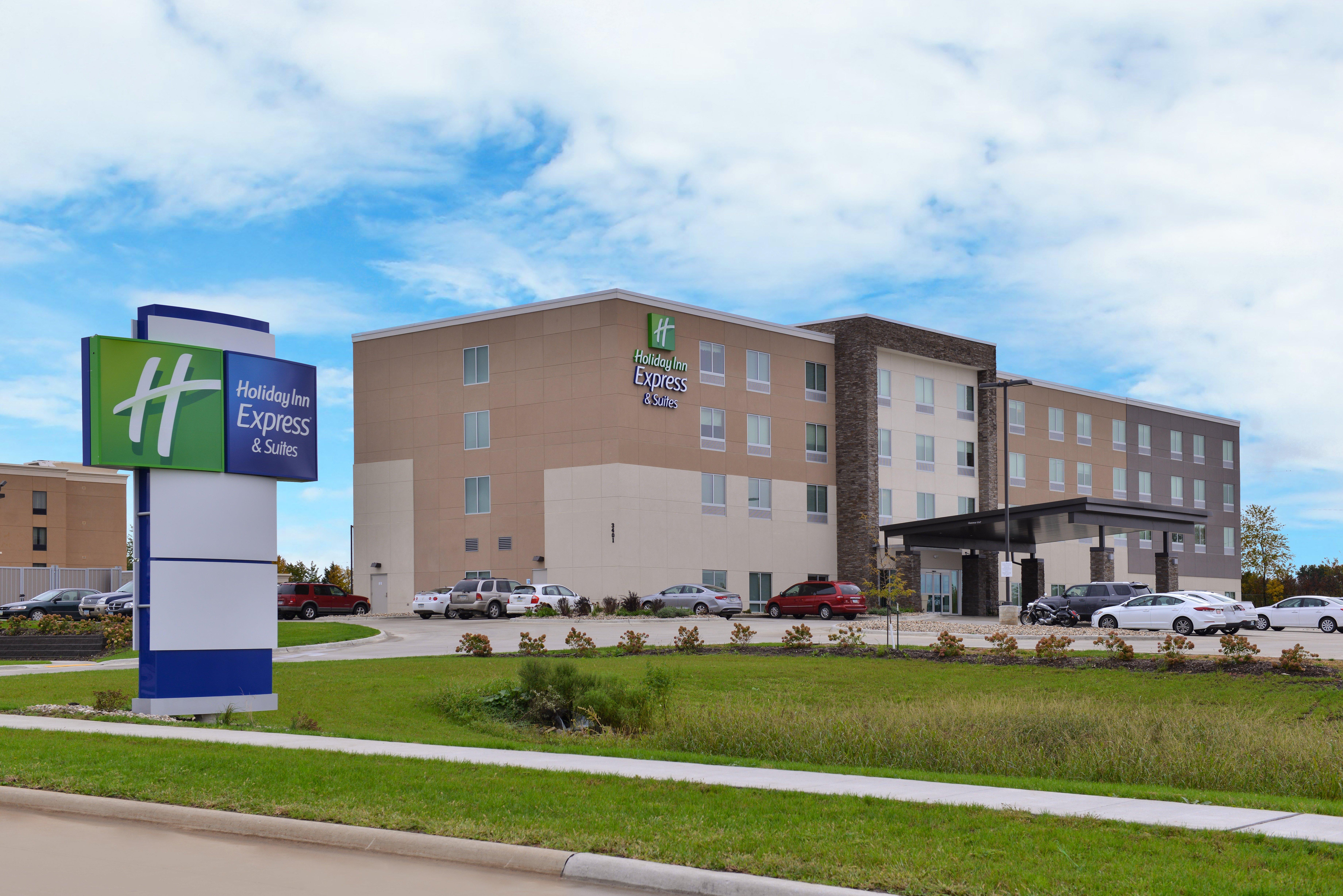 Holiday Inn Express & Suites - Marshalltown By Ihg Екстериор снимка