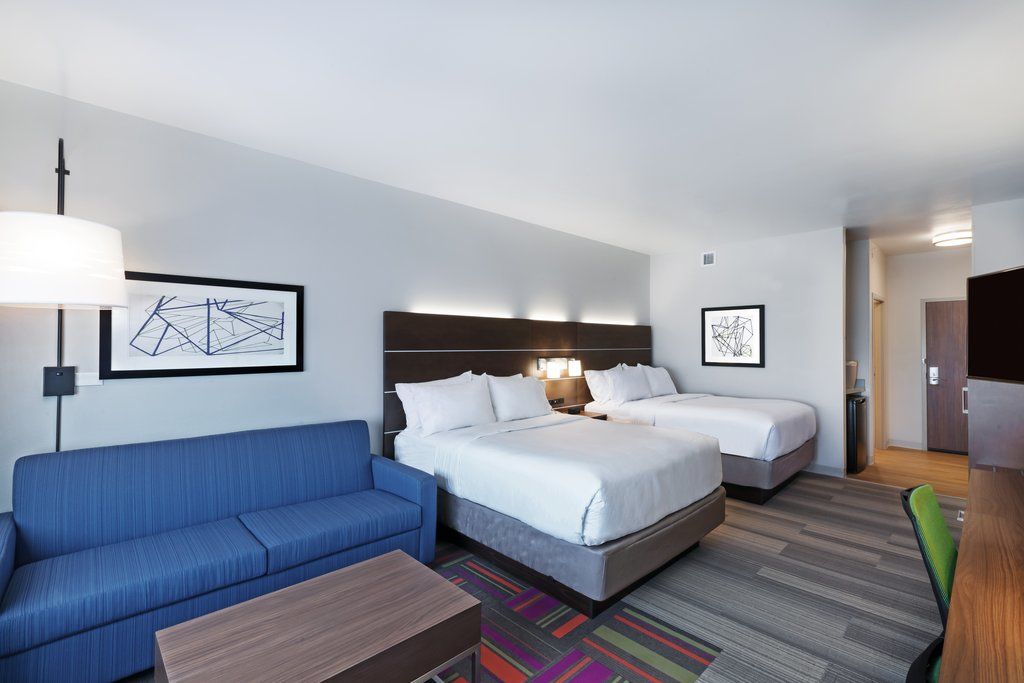 Holiday Inn Express & Suites - Marshalltown By Ihg Екстериор снимка