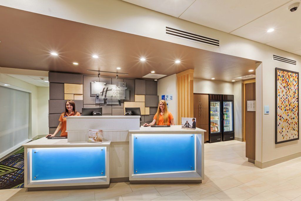 Holiday Inn Express & Suites - Marshalltown By Ihg Екстериор снимка