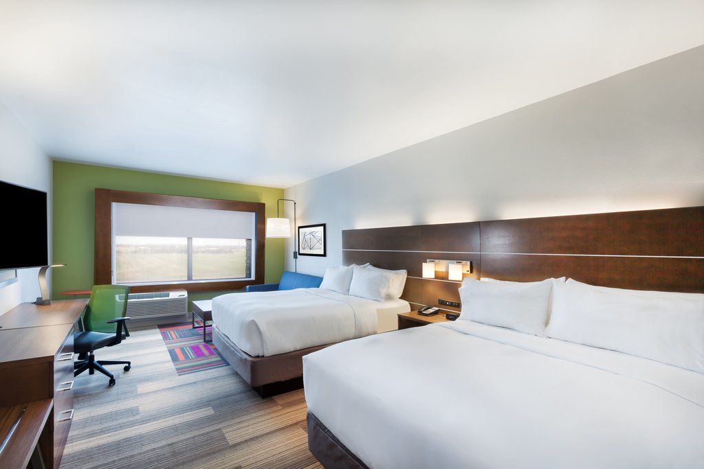 Holiday Inn Express & Suites - Marshalltown By Ihg Екстериор снимка
