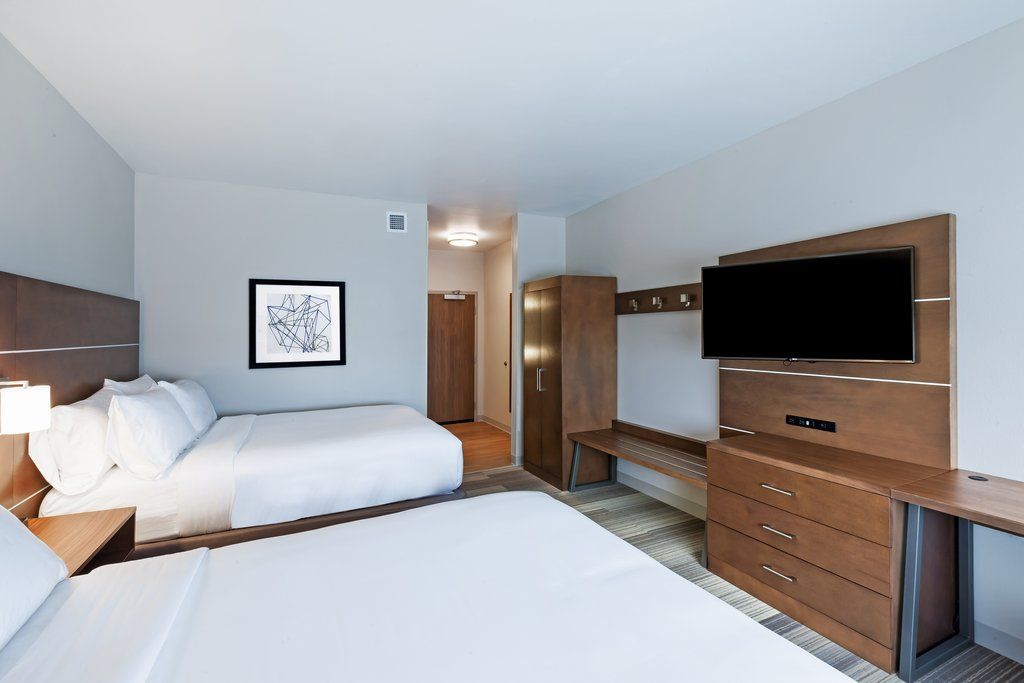 Holiday Inn Express & Suites - Marshalltown By Ihg Екстериор снимка