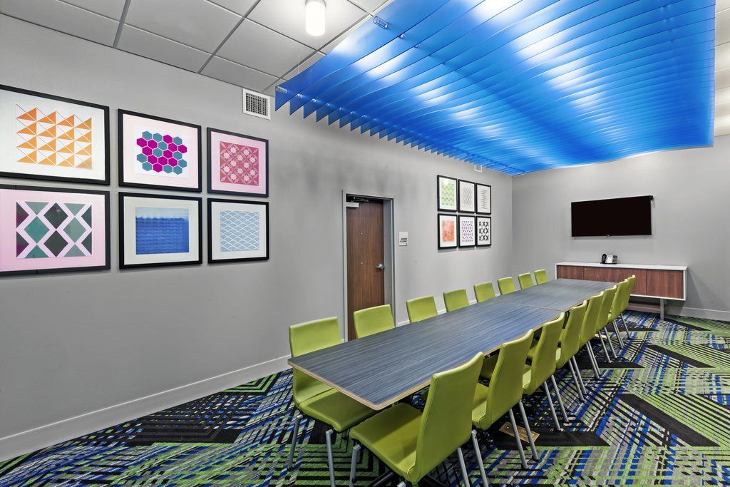 Holiday Inn Express & Suites - Marshalltown By Ihg Екстериор снимка