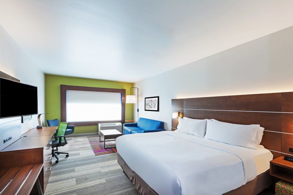 Holiday Inn Express & Suites - Marshalltown By Ihg Екстериор снимка